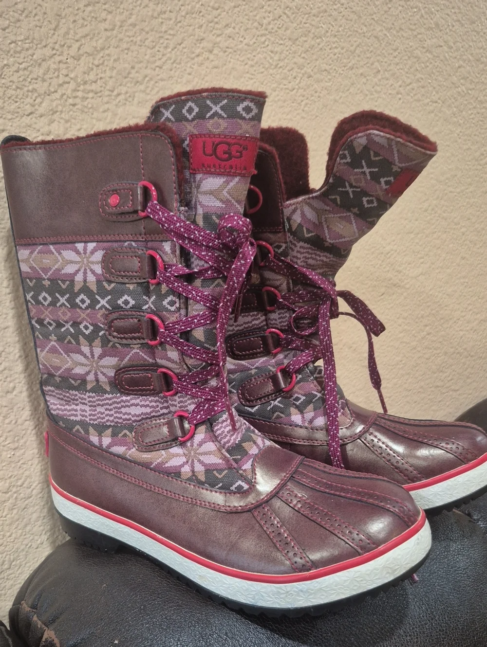 UGG Women's Burgundy Patterned Lace-Up Winter Boots F 27012G